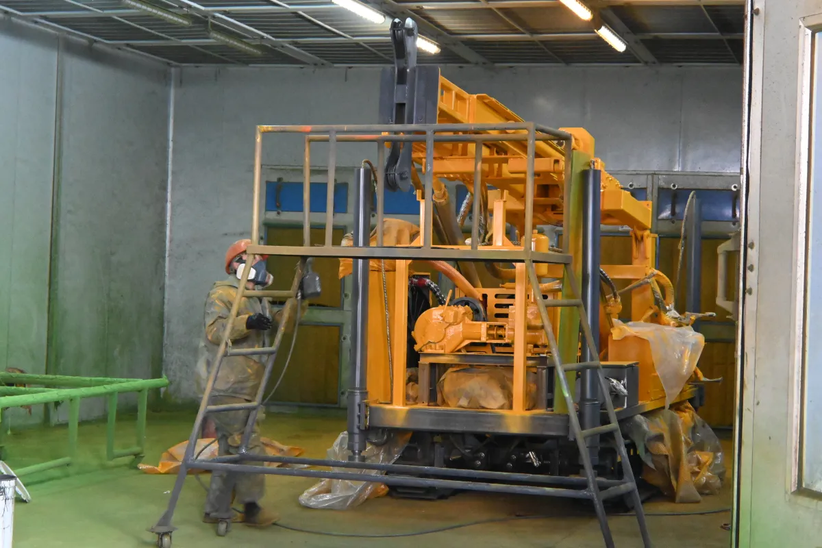 Worker in Hanging System