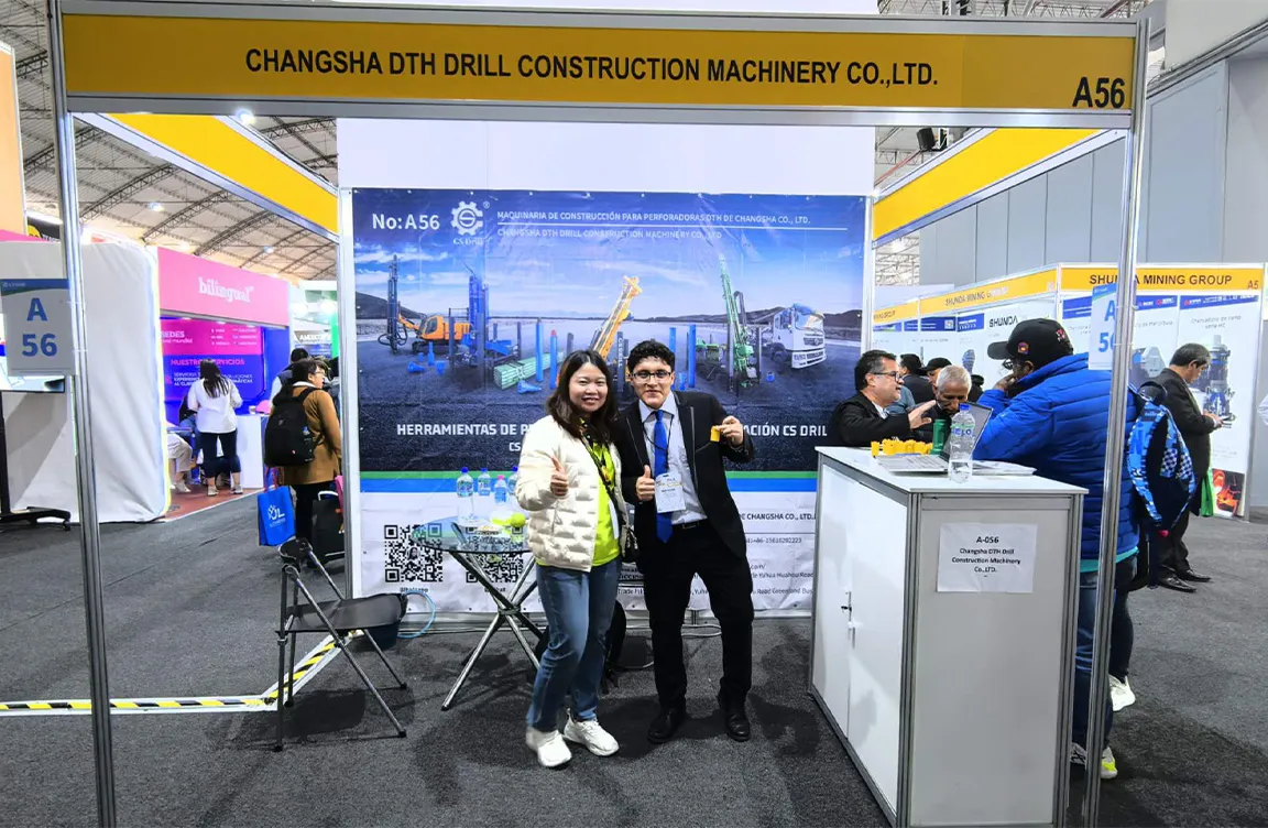 with Italian clients, 135th Canton Fair